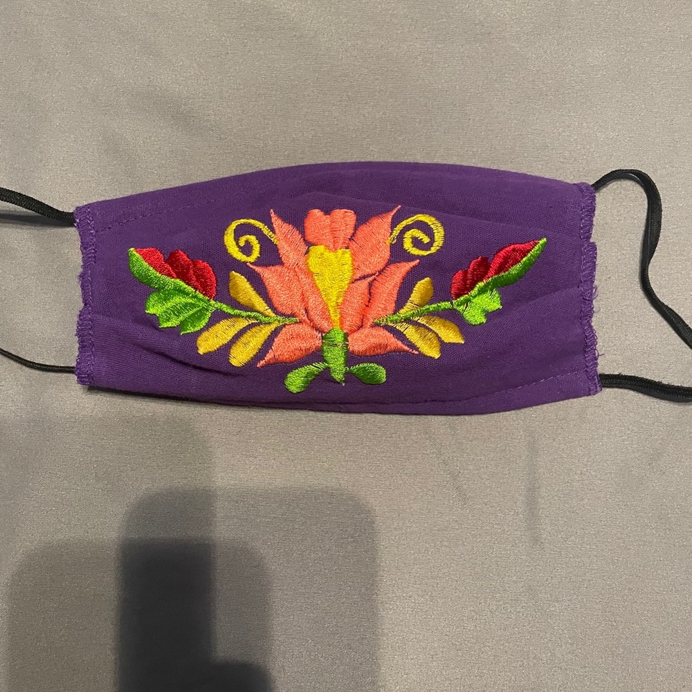 Embroidered face mask - Picture 6 of 12